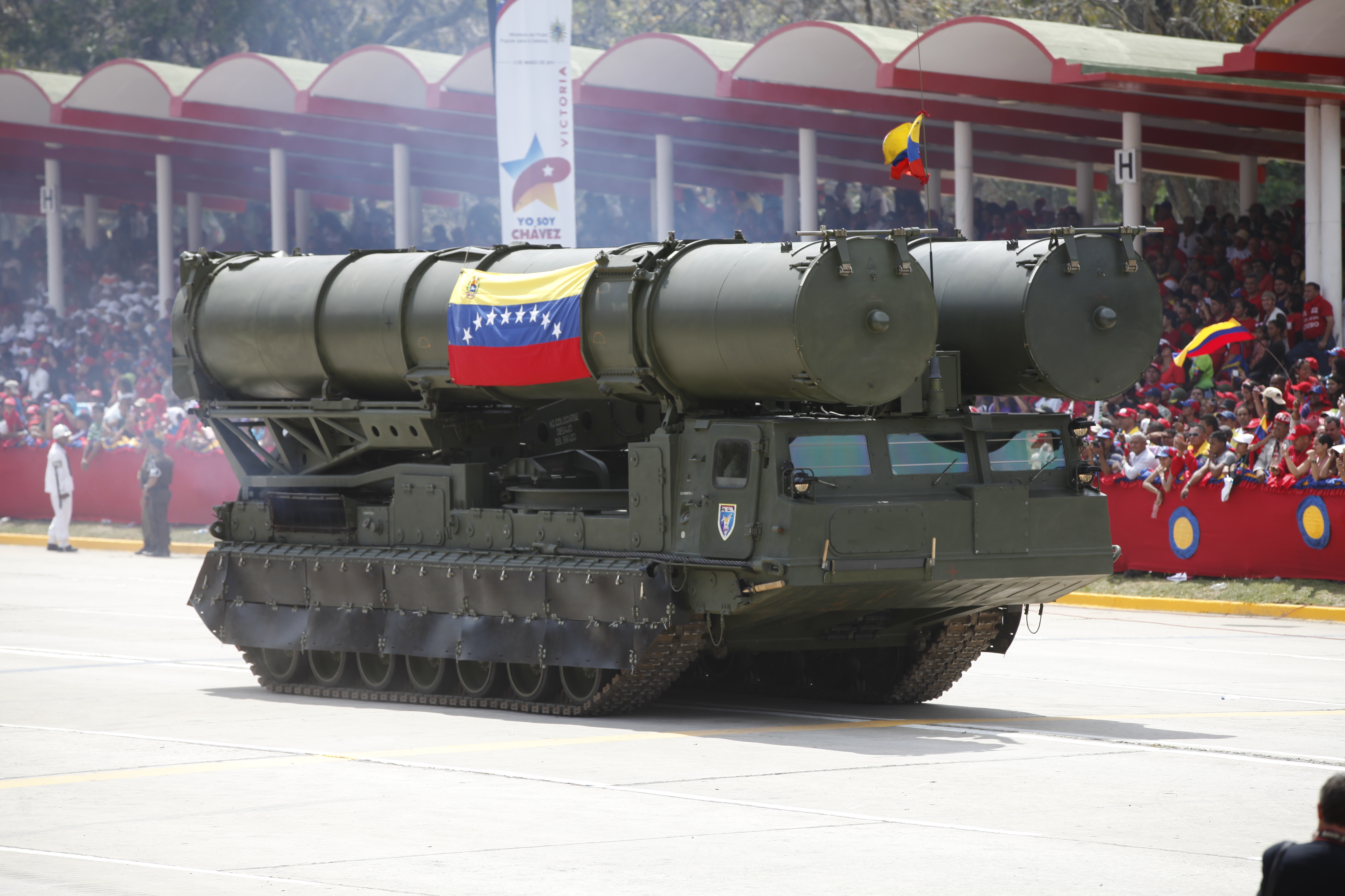 Sistema de misiles S-300VM durante desfile militar en Caracas, Venezuela